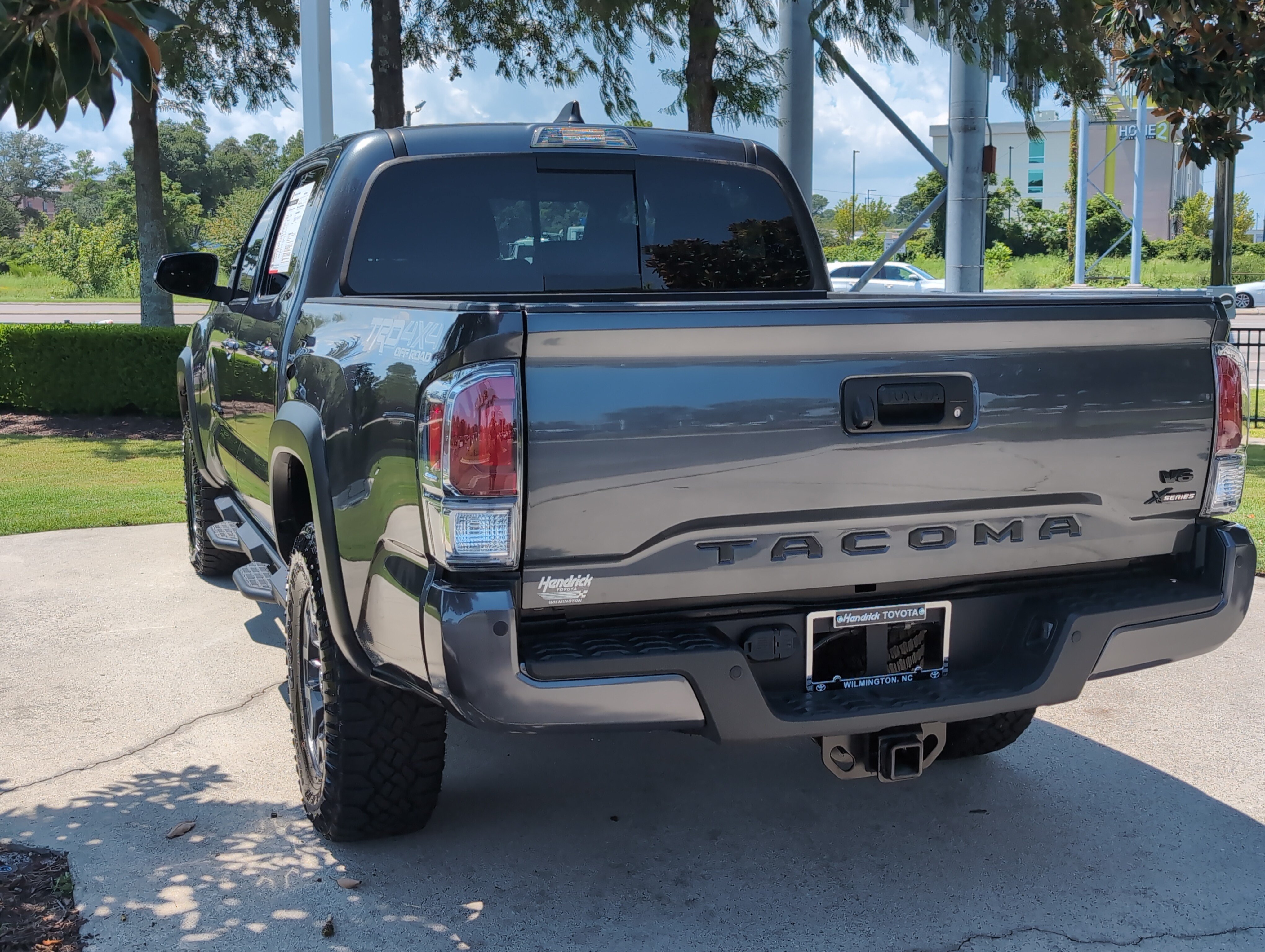 Certified 2023 Toyota Tacoma TRD Off-Road w/ Advanced Technology Package AWD/4WD image 8