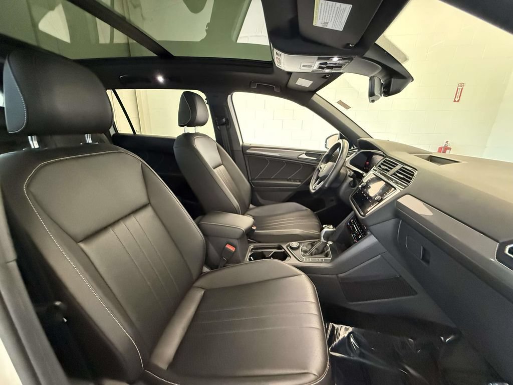 Used 2022 Volkswagen Tiguan SE R-Line AWD/4WD image 14