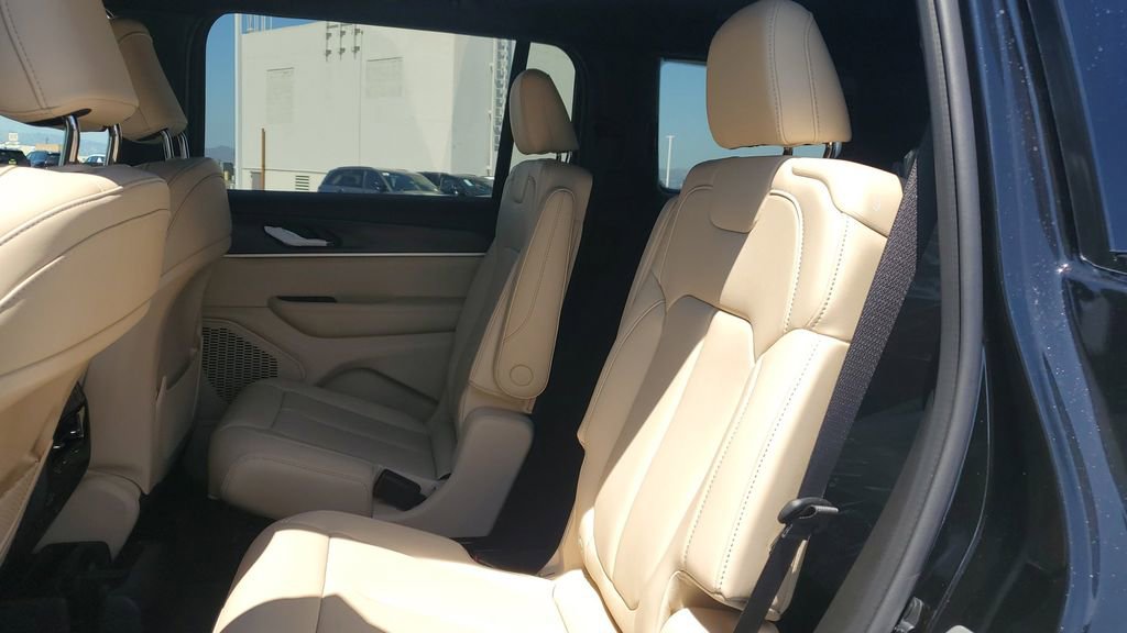 New 2025 Jeep Grand Cherokee L Limited w/ Black Appearance Package image 15