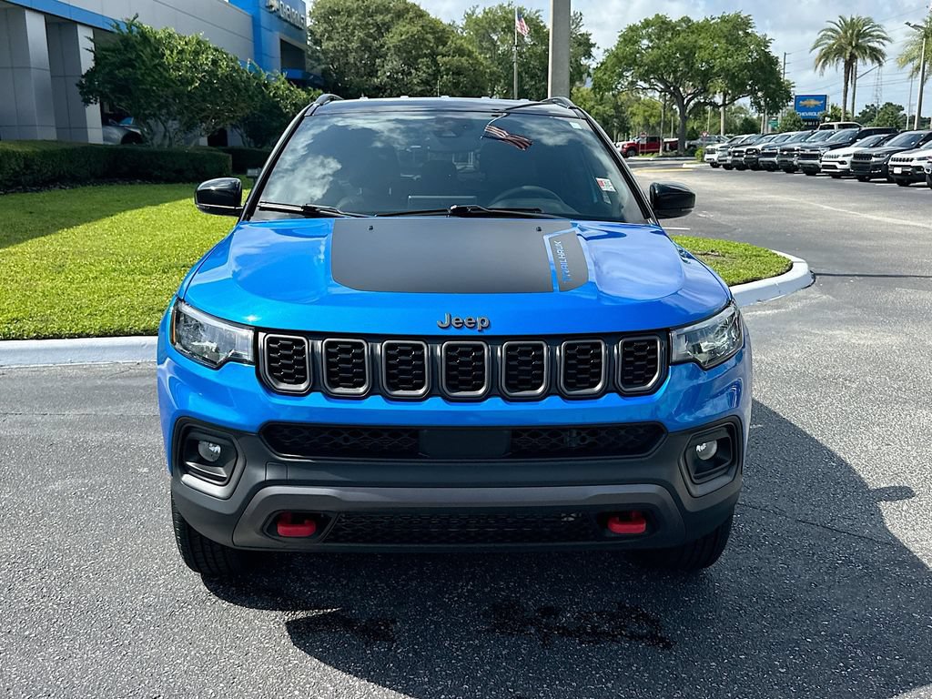 Used 2025 Jeep Compass Trailhawk AWD/4WD image 2