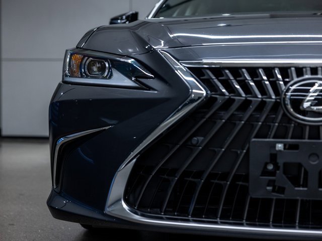 Used 2025 Lexus ES 300h w/ Premium Package image 9