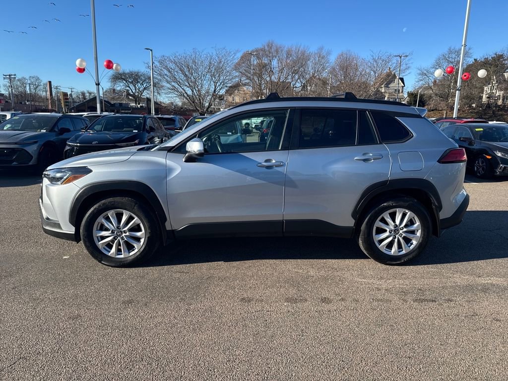 Used 2024 Toyota Corolla Cross LE image 4