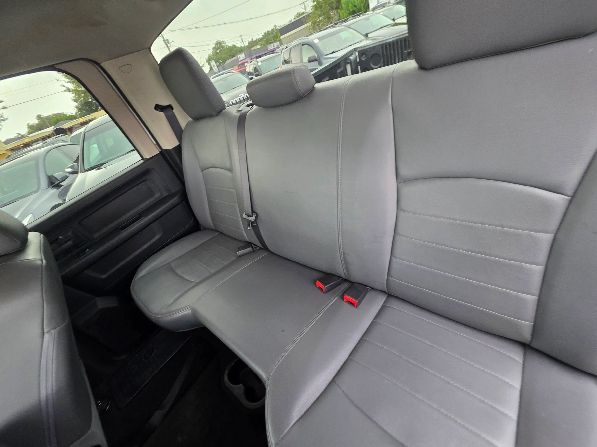 Used 2017 RAM 1500 Express RWD image 15