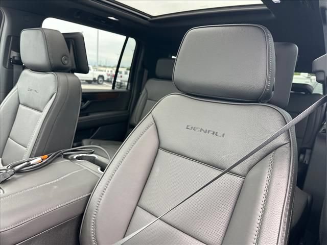 New 2026 GMC Yukon XL Denali w/ Denali Reserve Package AWD/4WD image 32