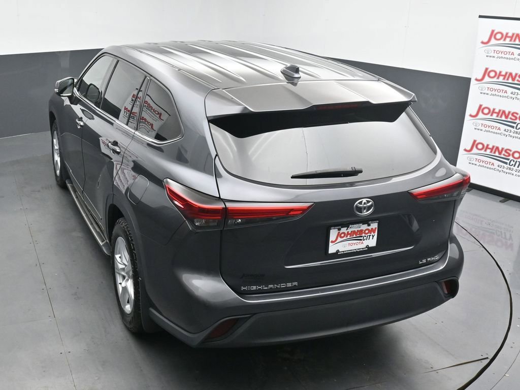 Used 2021 Toyota Highlander LE AWD/4WD image 31