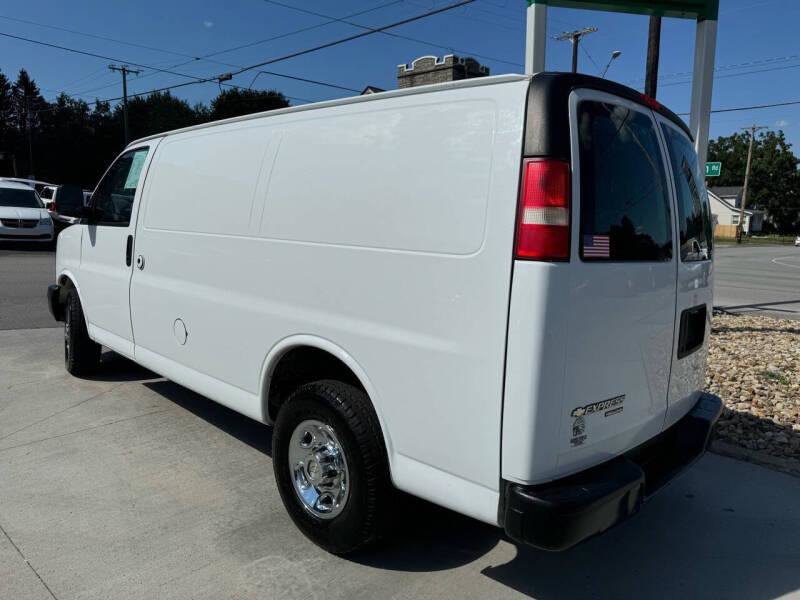 Used 2012 Chevrolet Express 2500 RWD image 2