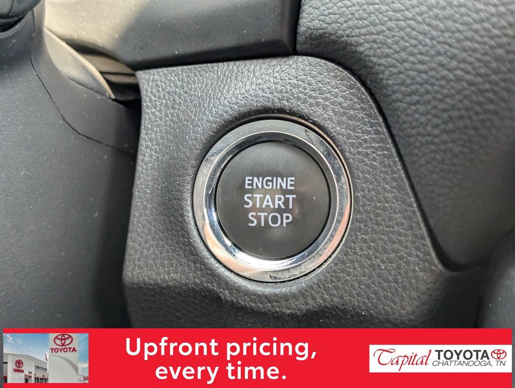 Used 2025 Toyota RAV4 XLE AWD/4WD image 17