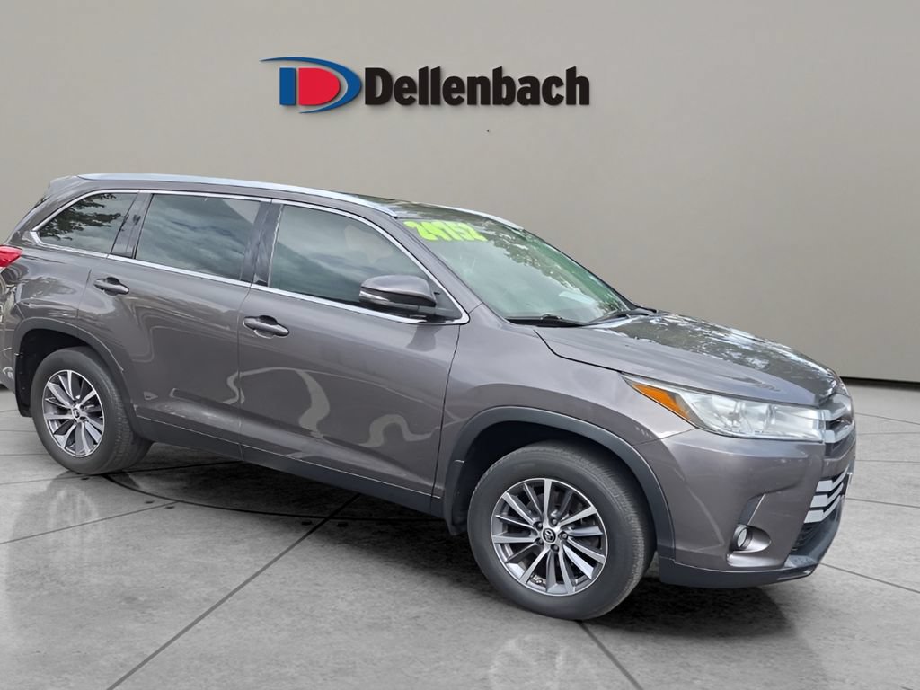 Used 2019 Toyota Highlander XLE w/ Carpet Mat Package (TMS) AWD/4WD image 7