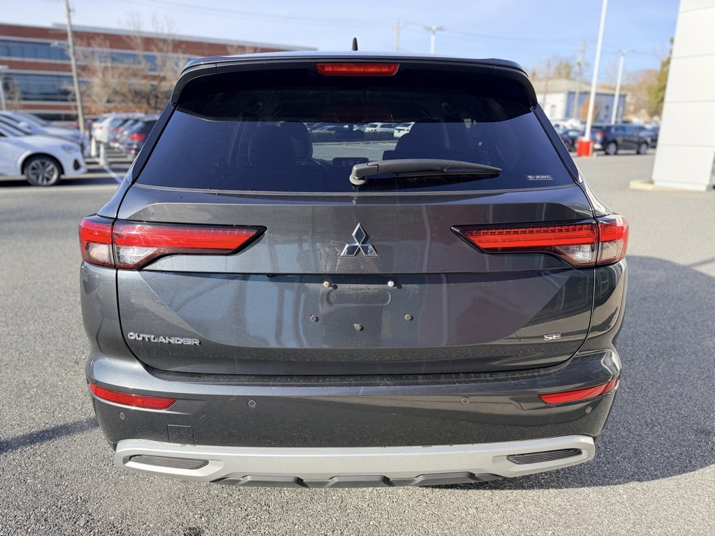 Used 2024 Mitsubishi Outlander SE image 5