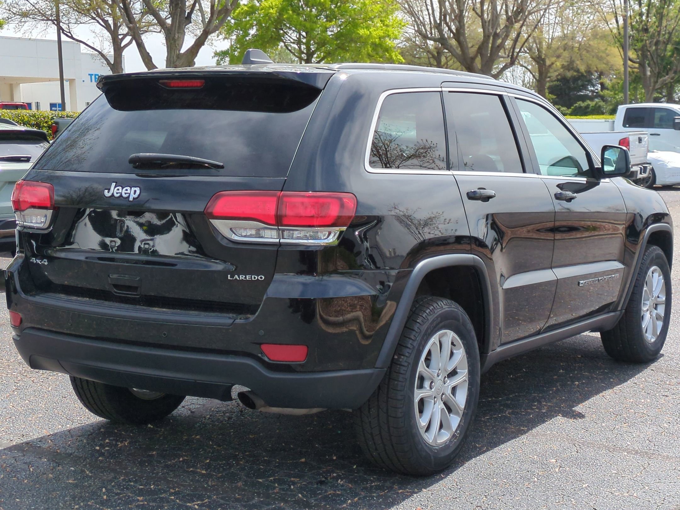 Used 2022 Jeep Grand Cherokee Laredo E image 9