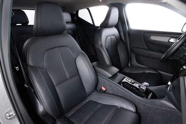 Certified 2025 Volvo XC40 B5 Core w/ Climate Package AWD/4WD image 28