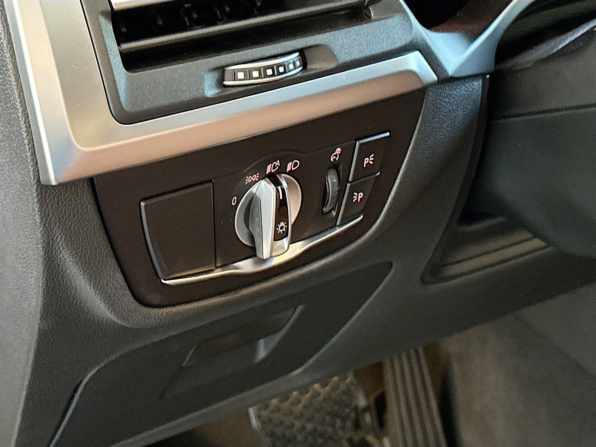 Certified 2024 BMW X3 sDrive30i w/ Convenience Package RWD image 10