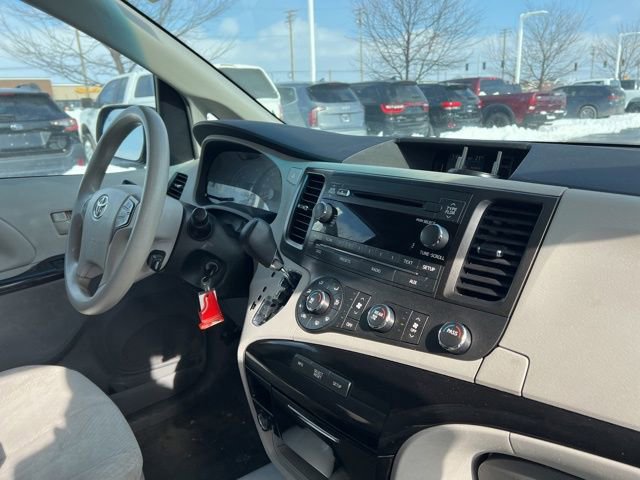 Used 2011 Toyota Sienna LE w/ Towing Pkg image 32