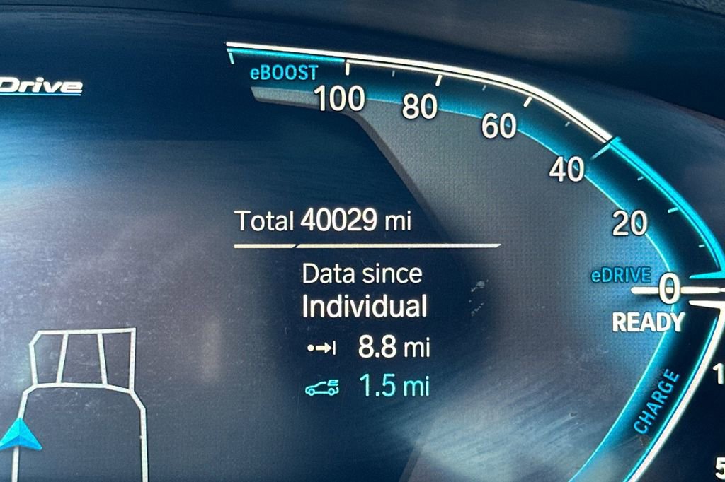 Used 2023 BMW 530e w/ Convenience Package image 29