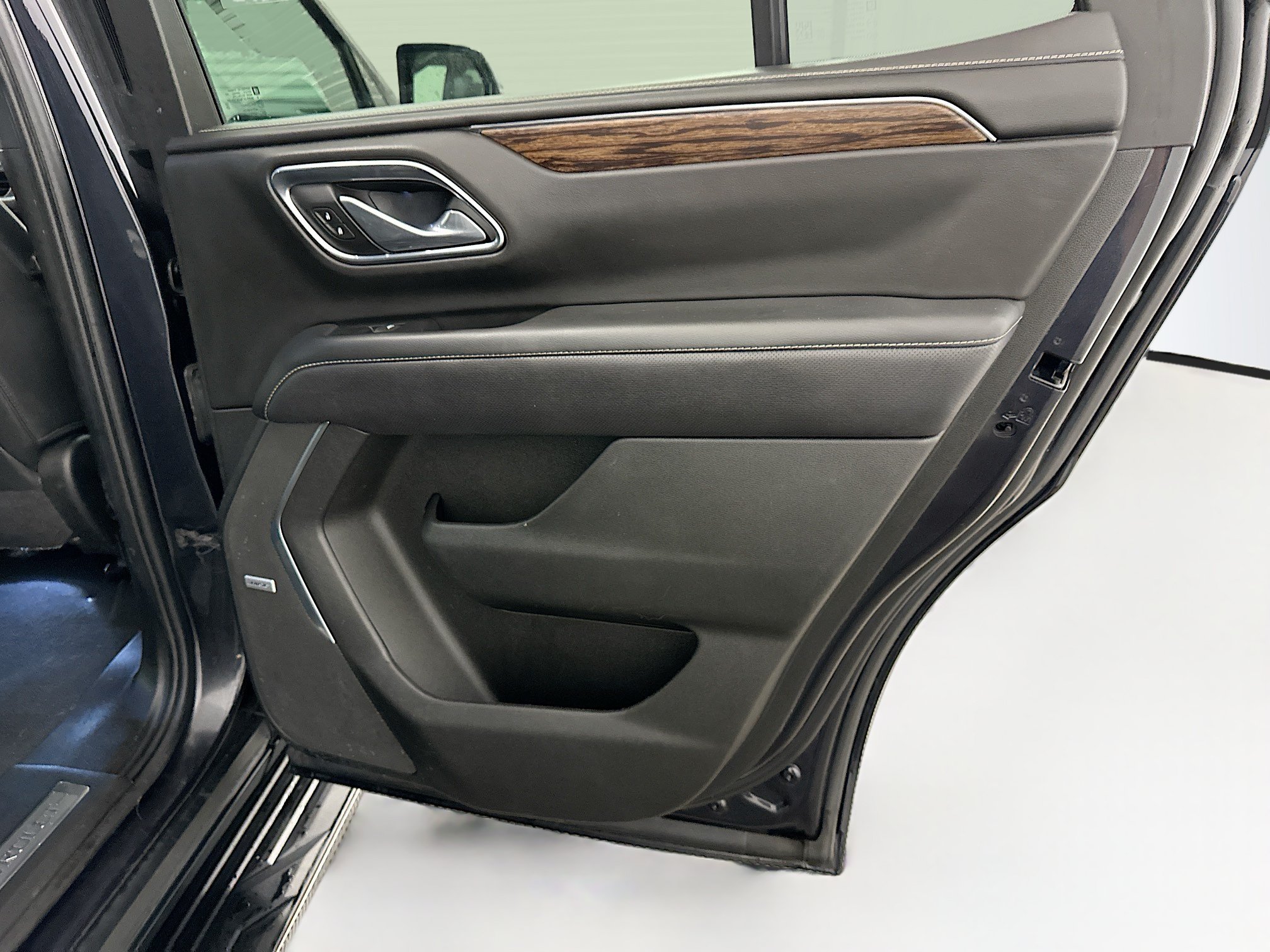 Used 2023 Chevrolet Tahoe Premier AWD/4WD image 33