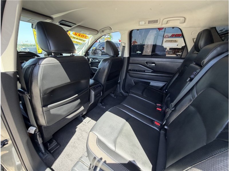 Used 2022 Nissan Pathfinder SL FWD image 20