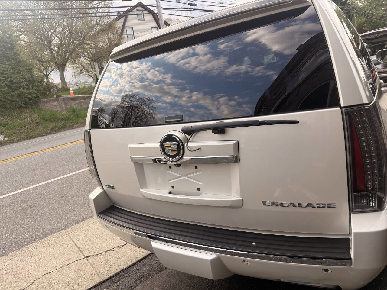 Used 2012 Cadillac Escalade ESV Premium AWD/4WD image 6