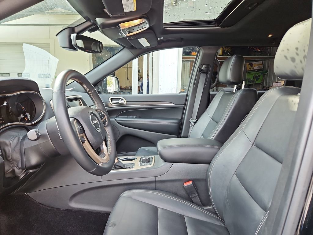 Used 2017 Jeep Grand Cherokee Limited image 25