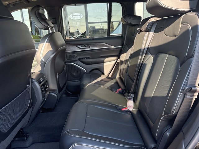 New 2025 Jeep Grand Cherokee Overland image 16