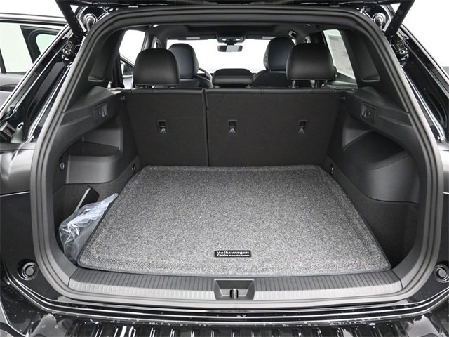 New 2026 Volkswagen Tiguan SE R-Line image 12