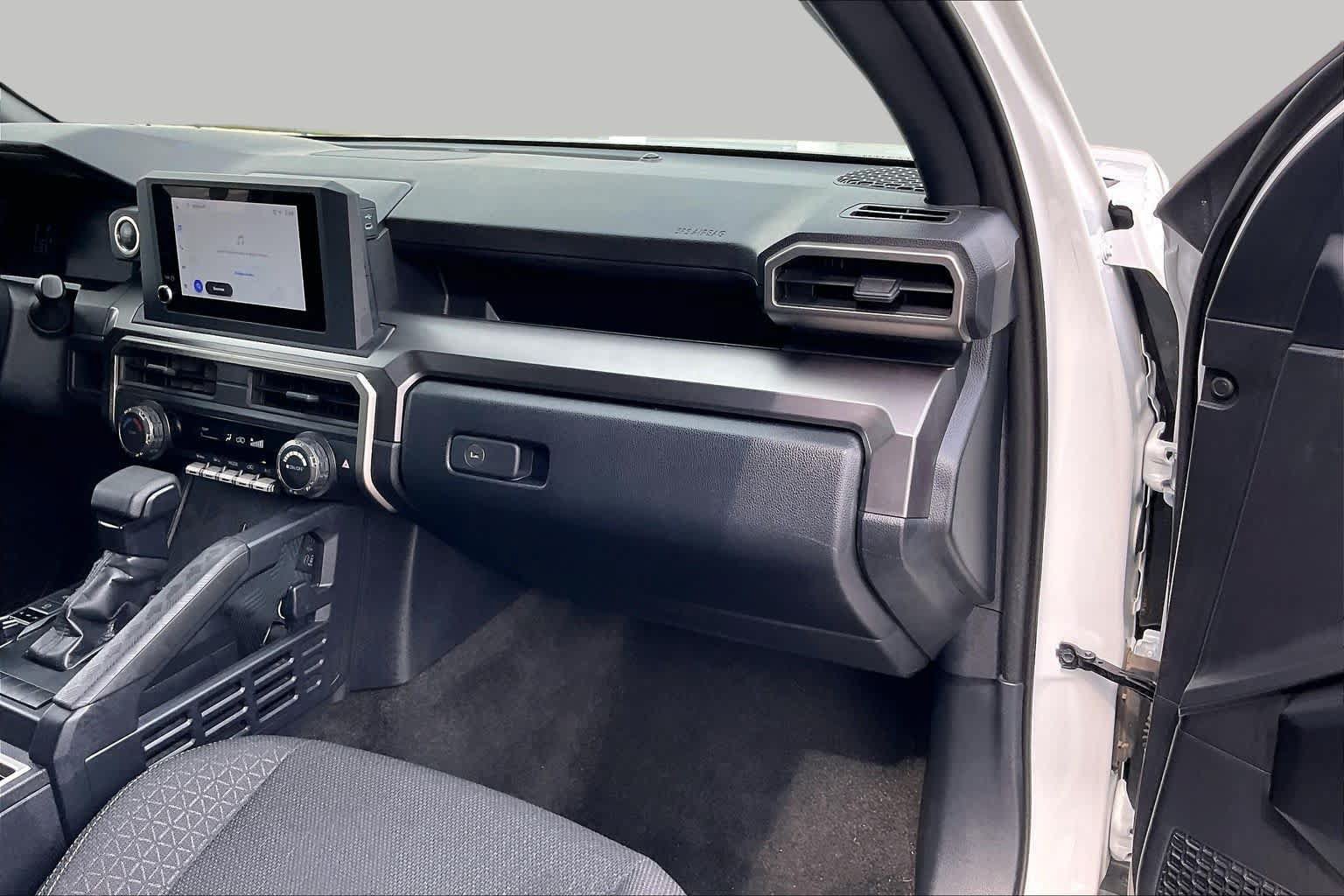 Used 2025 Toyota 4Runner SR5 AWD/4WD image 18