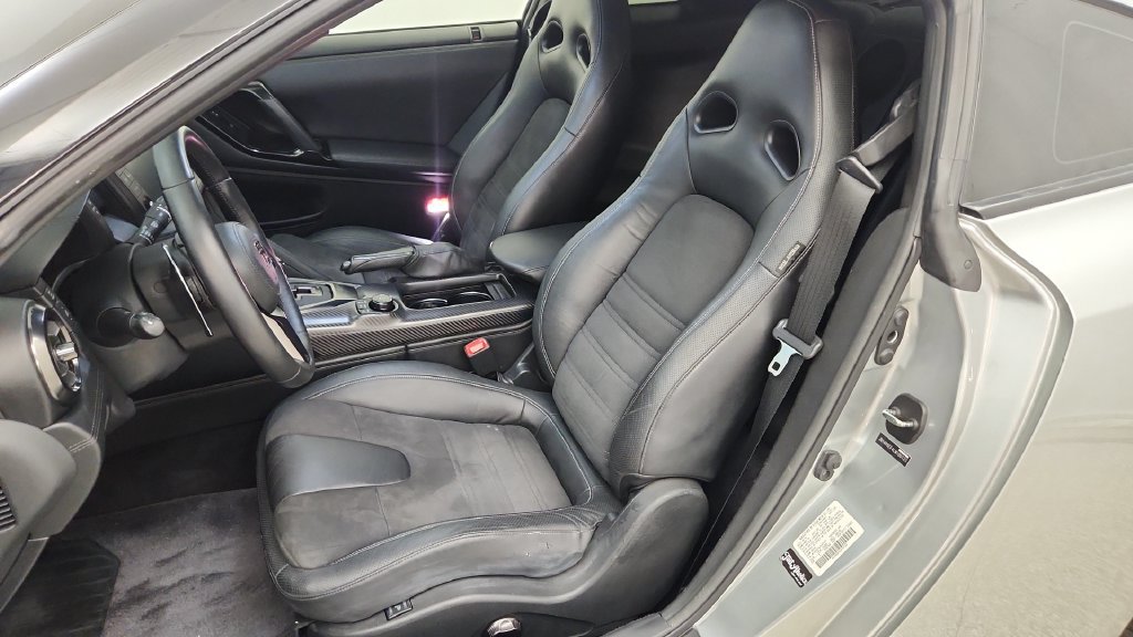 Used 2020 Nissan GT-R Premium AWD/4WD image 31