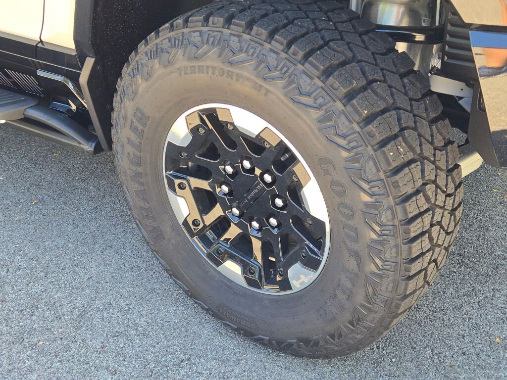 New 2025 GMC Hummer EV 2X w/ Extreme Off-Road Package image 18