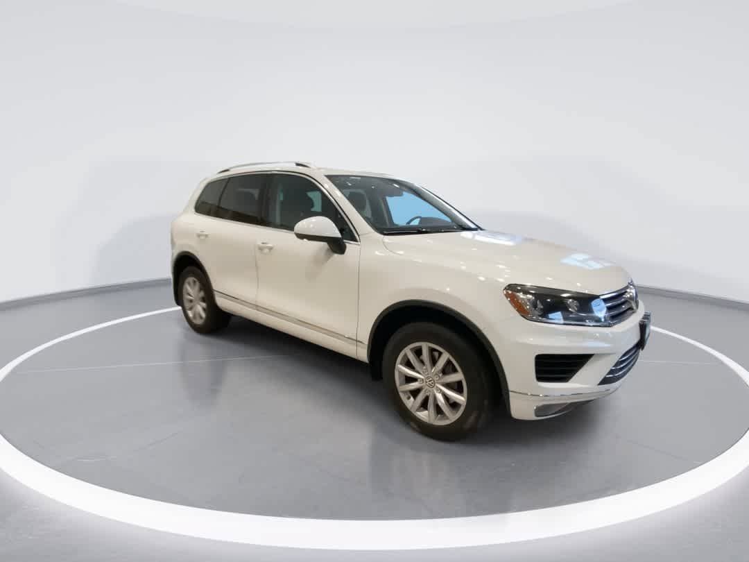 Used 2016 Volkswagen Touareg Sport AWD/4WD image 2