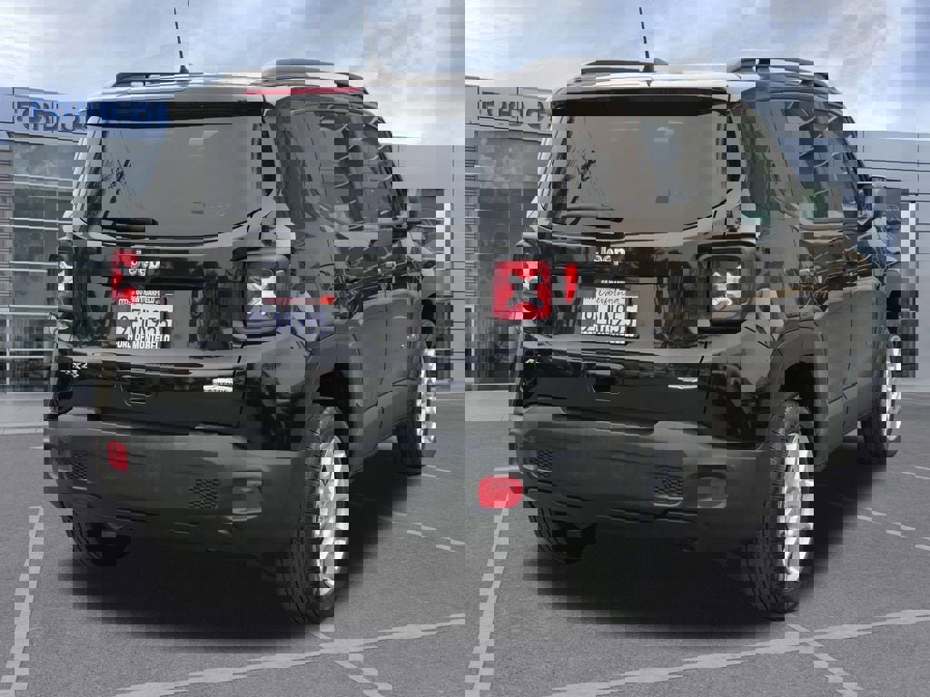 Used 2022 Jeep Renegade Latitude image 4