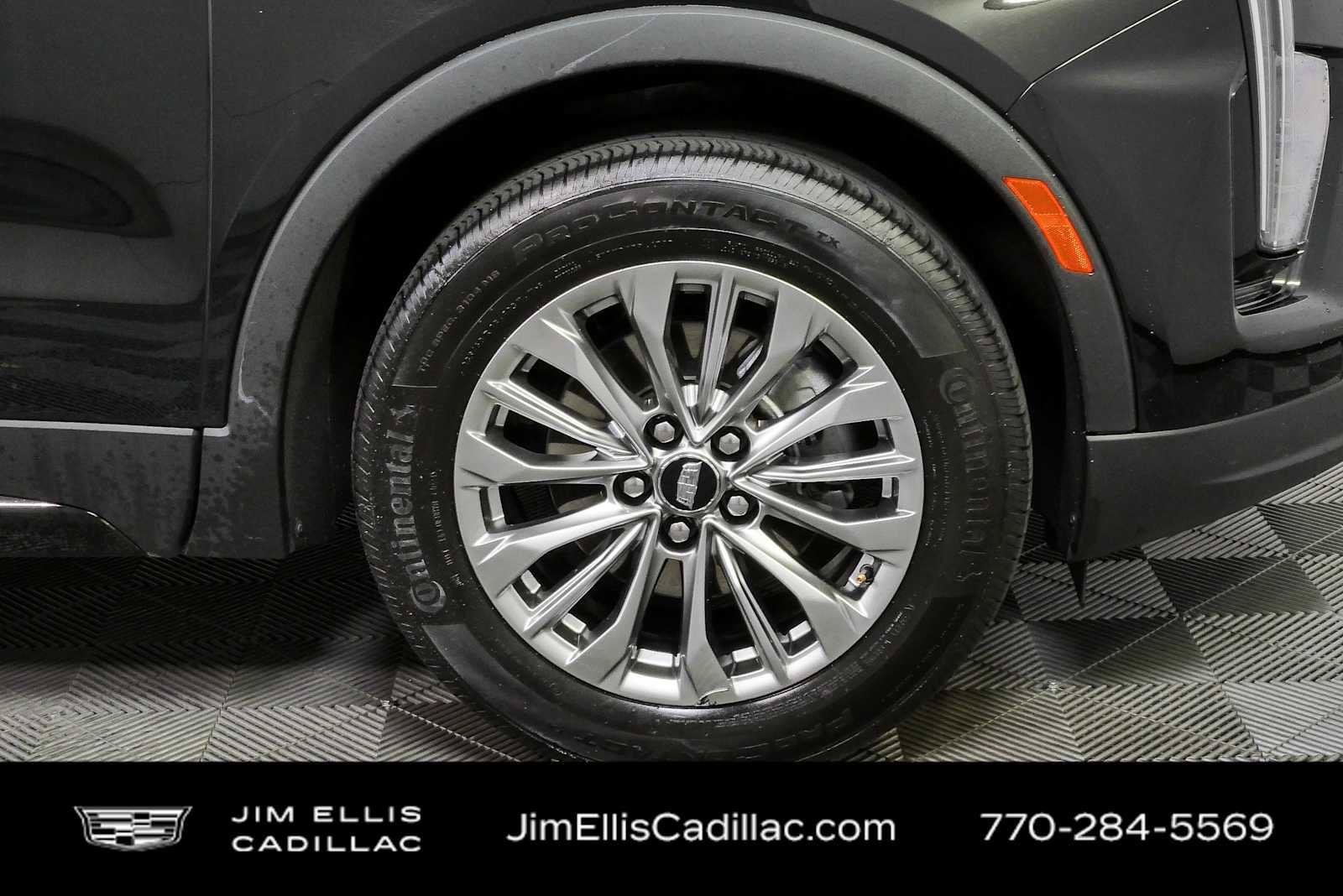 Certified 2025 Cadillac XT4 Premium Luxury FWD image 37