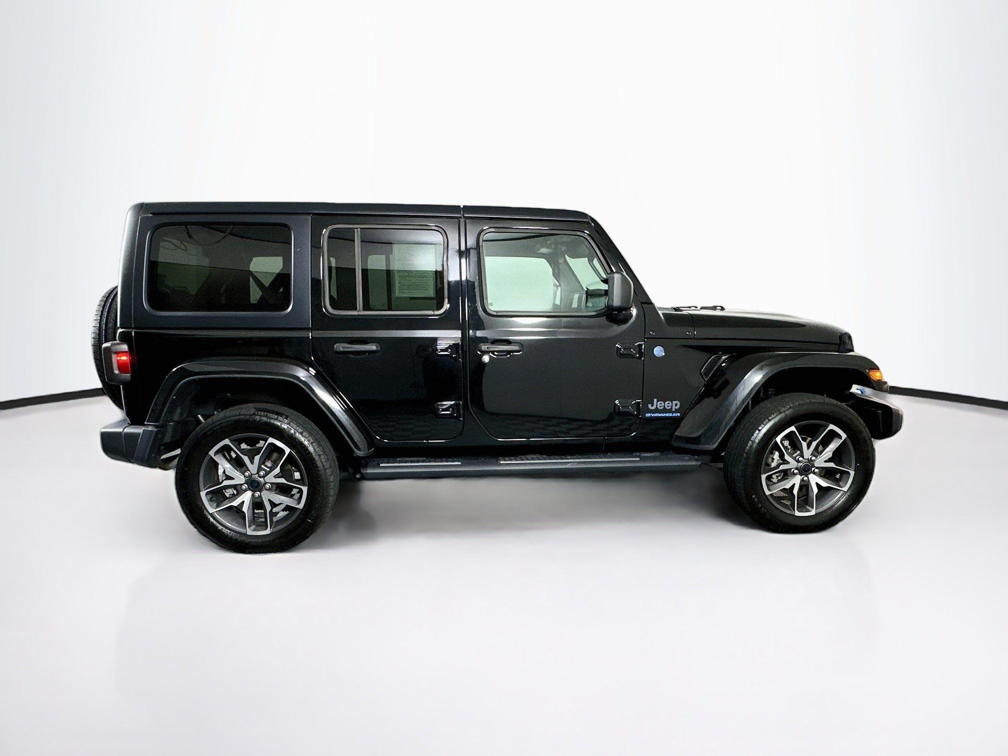Used 2024 Jeep Wrangler Unlimited w/ Convenience Group AWD/4WD image 10