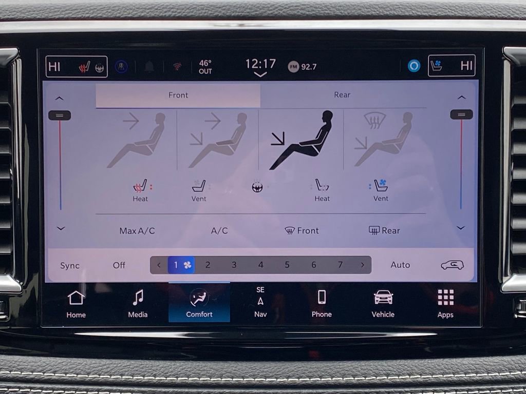 Used 2026 Chrysler Pacifica Limited image 25