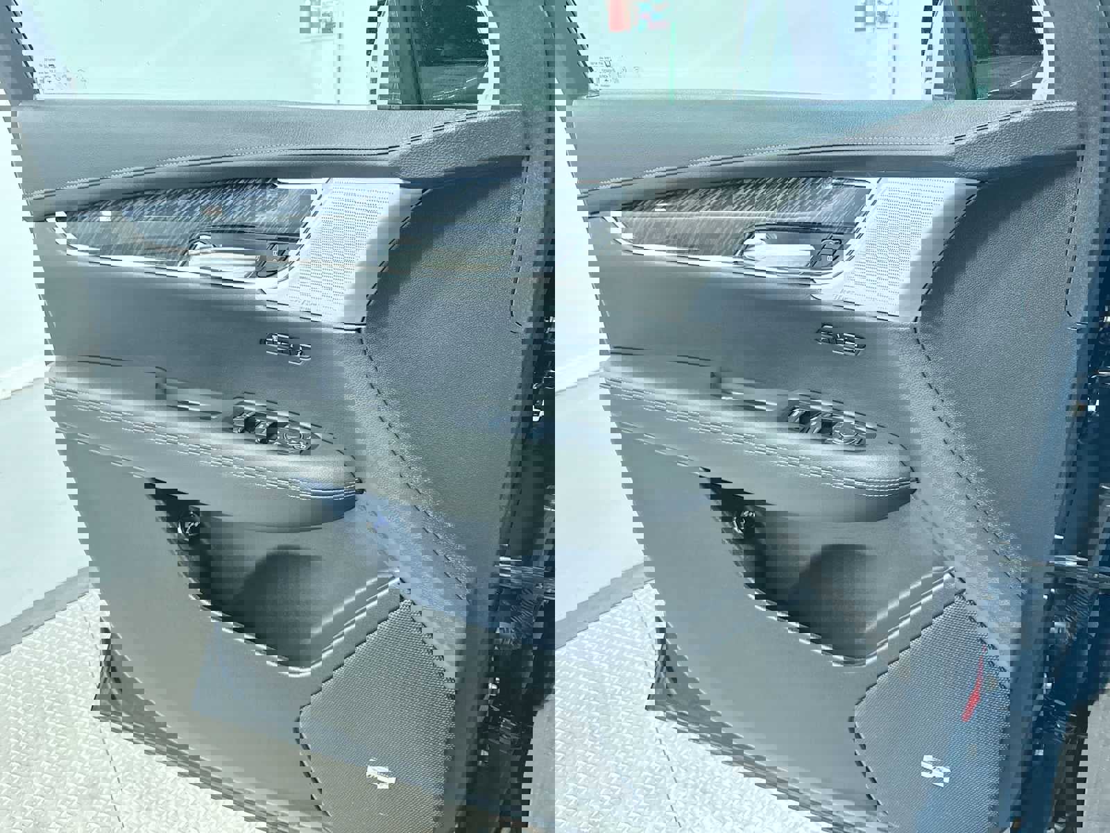 Used 2025 Cadillac XT6 Premium Luxury image 30