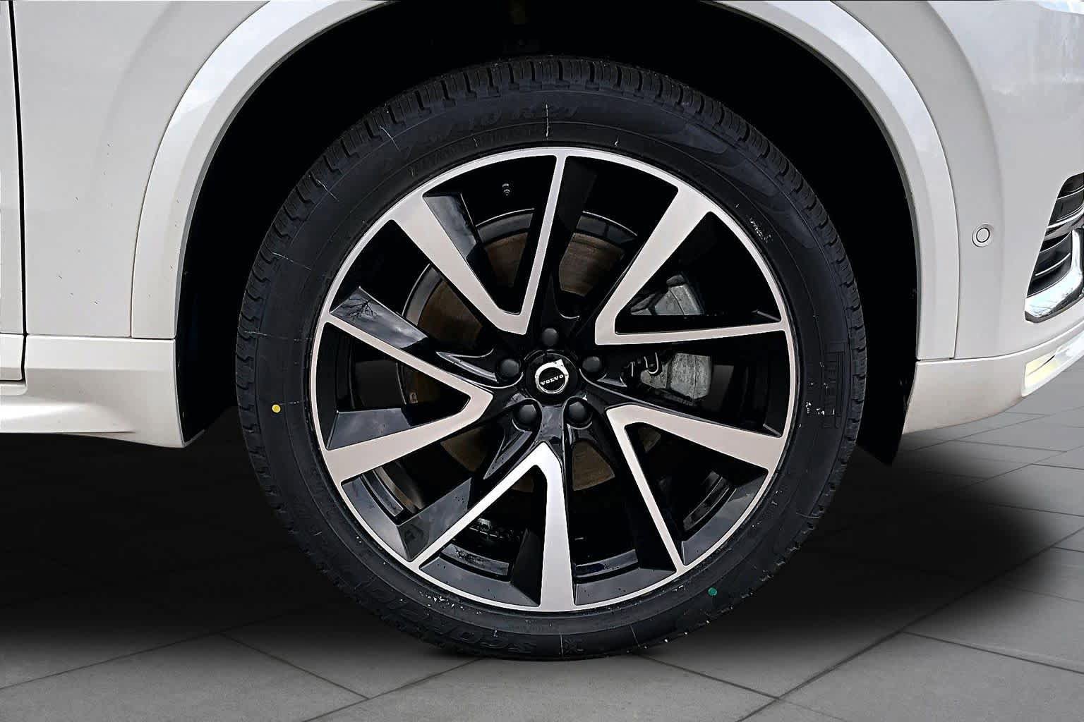 Certified 2023 Volvo XC90 B6 Plus w/ Protection Package Premier AWD/4WD image 11