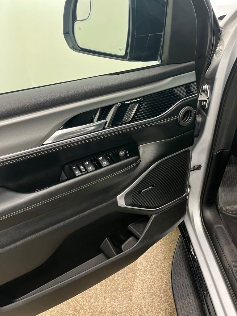 Used 2023 Jeep Wagoneer Series II AWD/4WD image 7