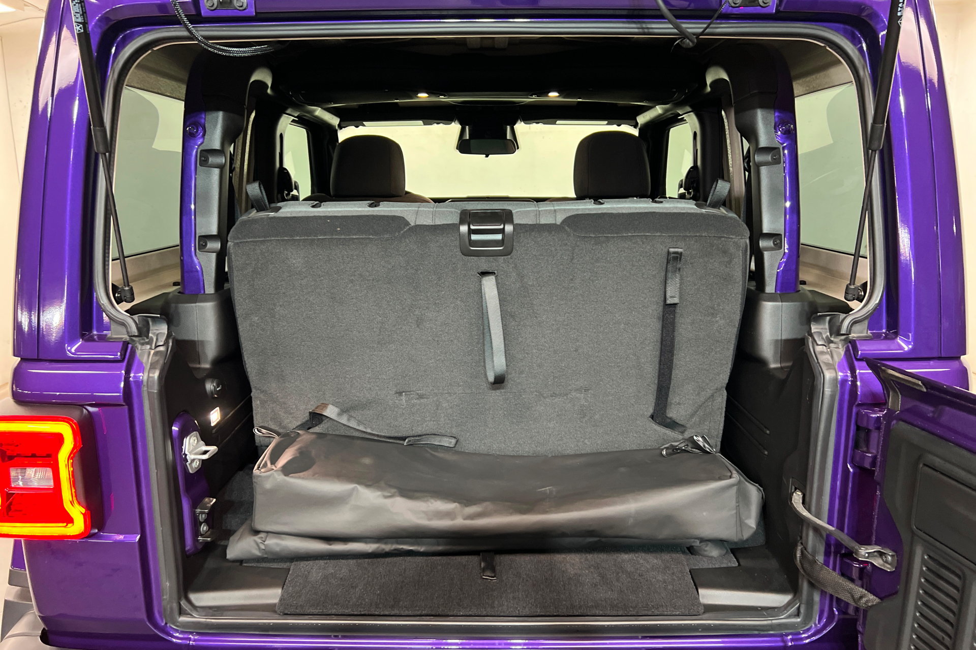 Certified 2026 Jeep Wrangler Rubicon AWD/4WD image 18