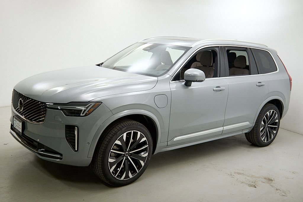 New 2026 Volvo XC90 T8 Plus w/ Protection Package image 6