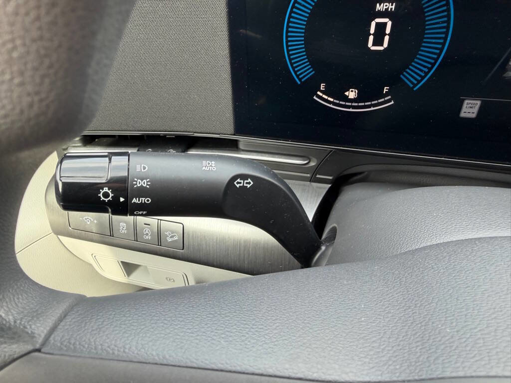Used 2024 Hyundai Kona SE AWD/4WD image 19