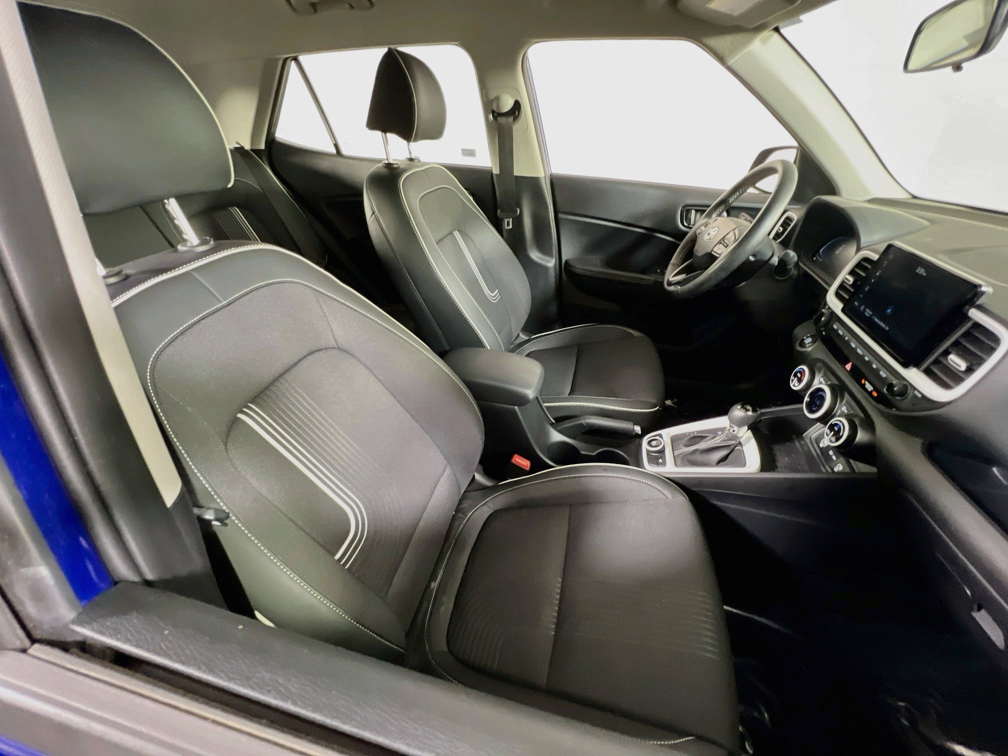 Used 2024 Hyundai Venue Limited FWD image 26