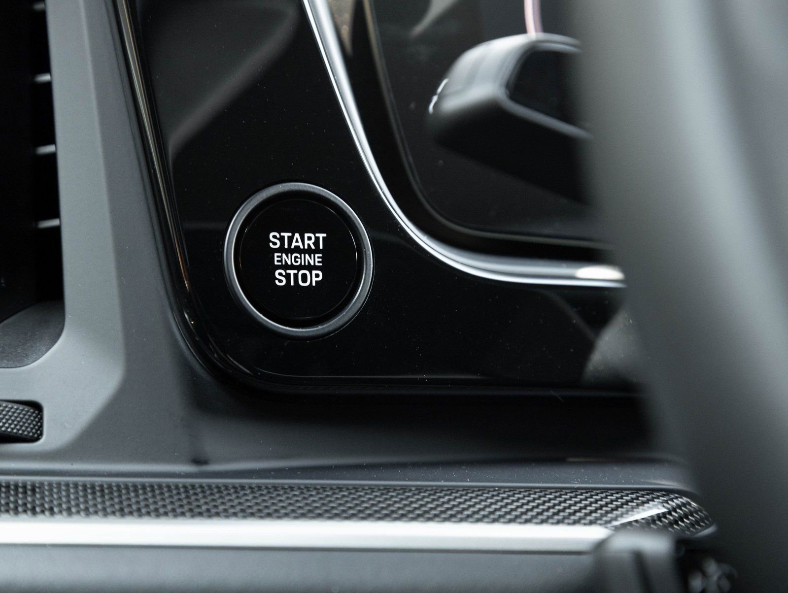 Used 2025 Porsche Cayenne Turbo image 17