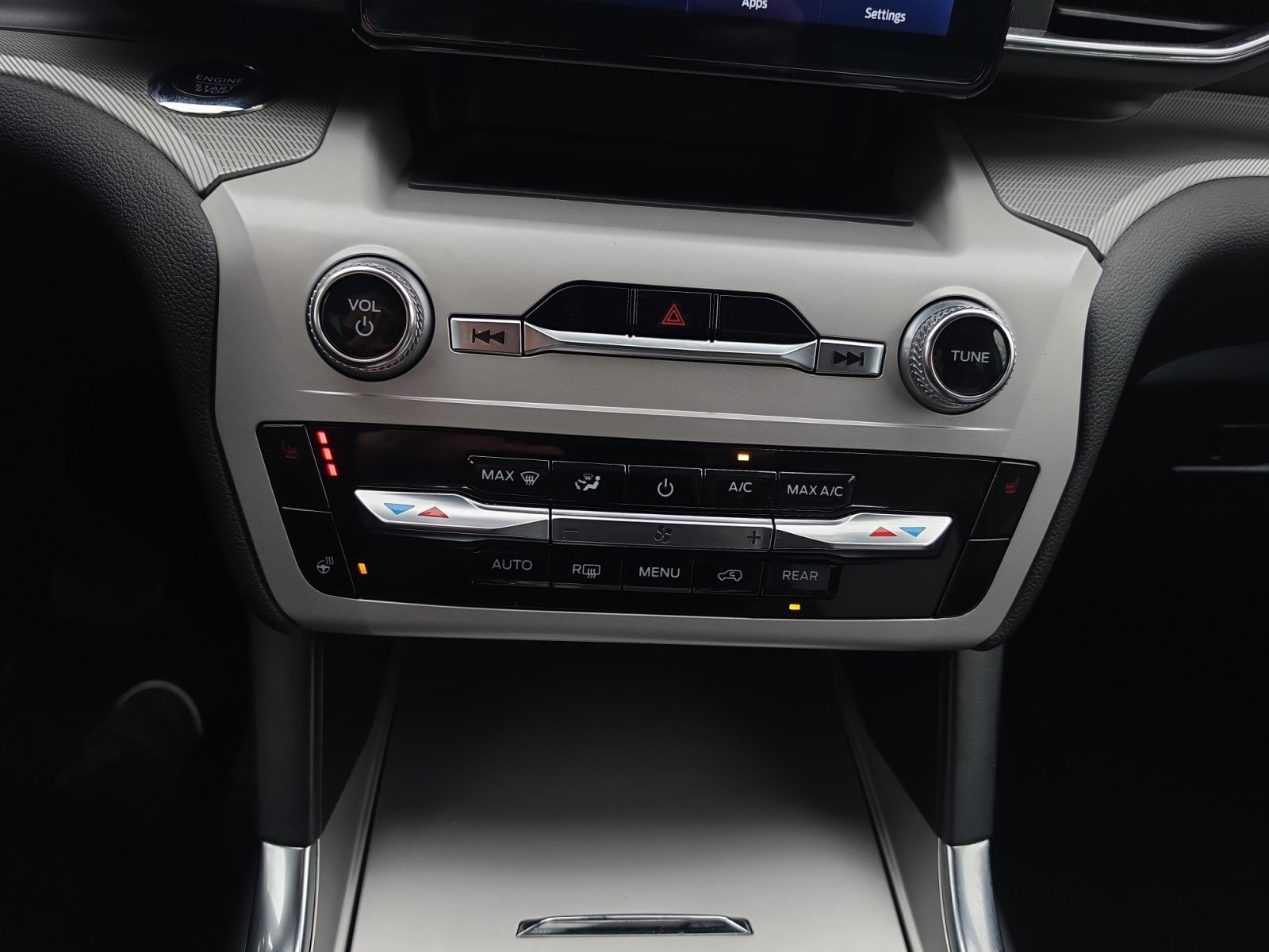 Used 2024 Ford Explorer XLT w/ Equipment Group 202A image 27