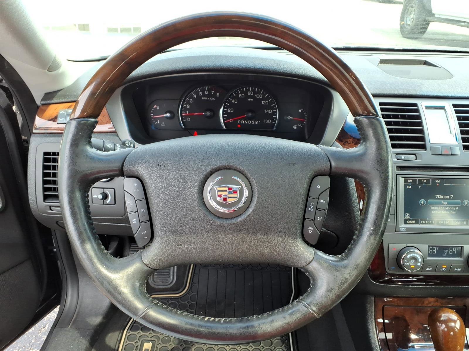 Used 2010 Cadillac DTS Premium image 20
