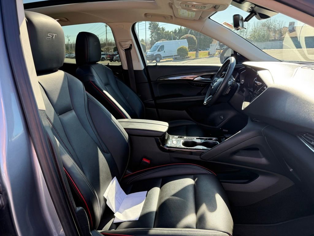 Used 2022 Buick Envision Essence w/ Technology Package II AWD/4WD image 32