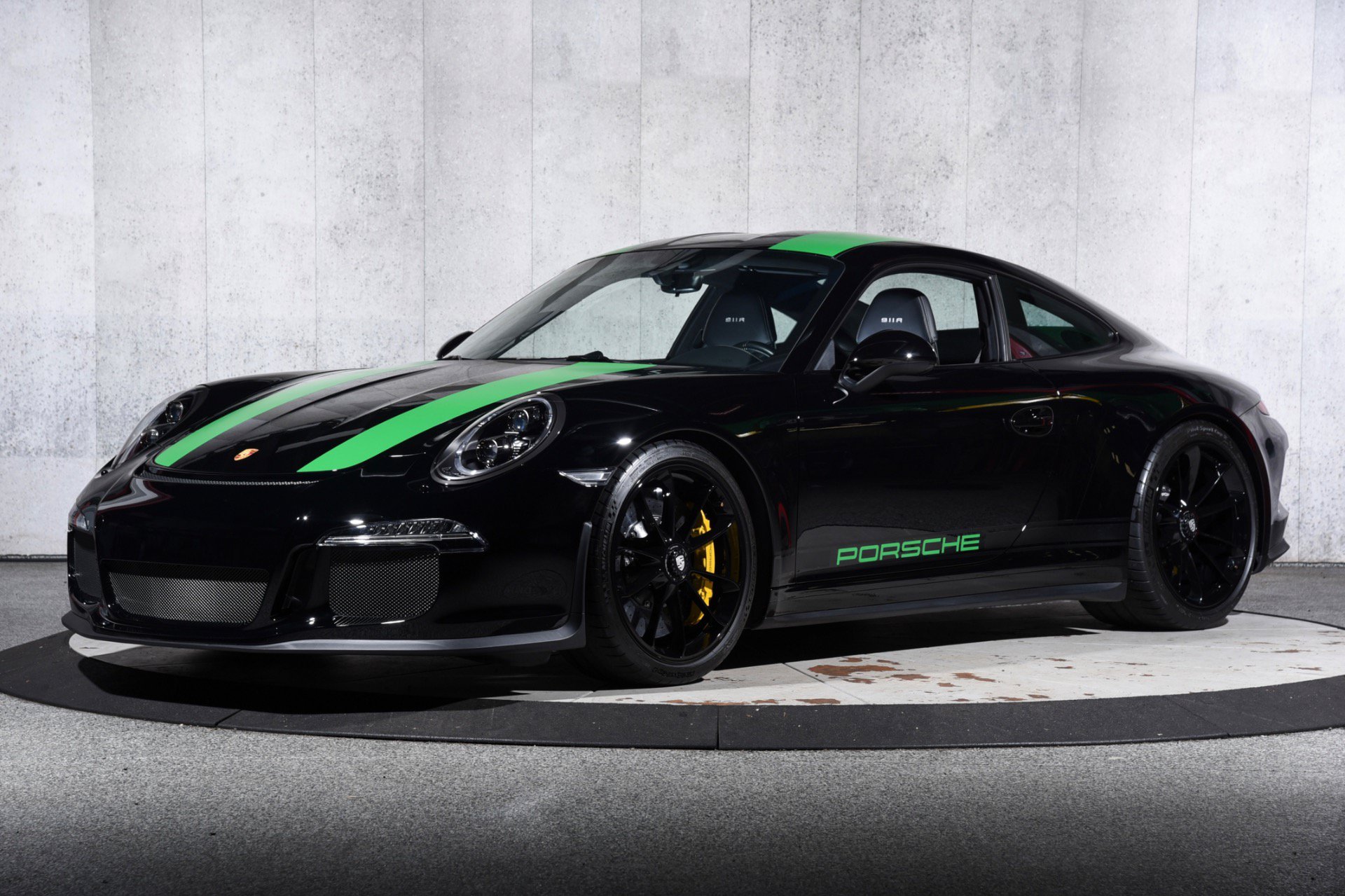 Used 2016 Porsche 911 R RWD image 10