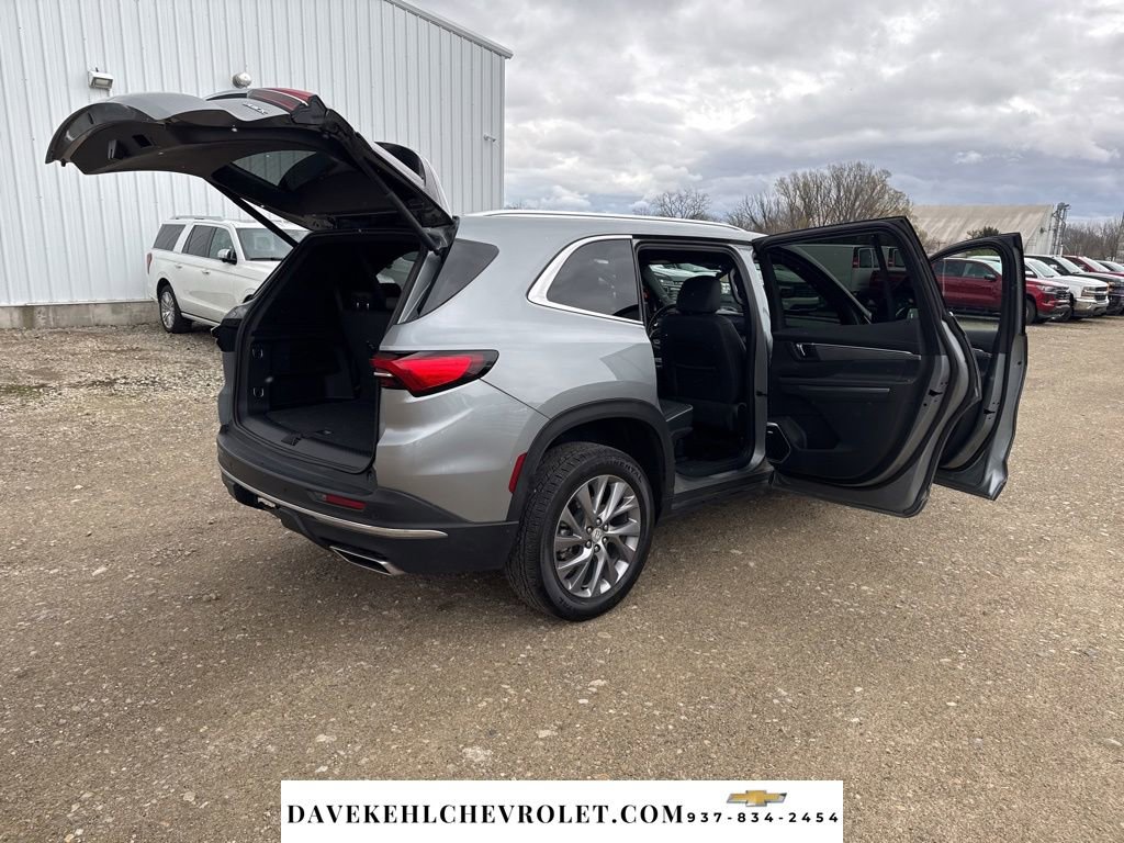 Used 2025 Buick Enclave Preferred w/ Power Package image 34
