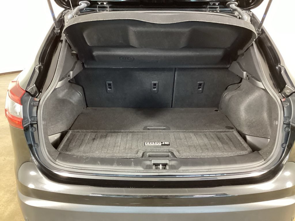 Used 2020 Nissan Rogue Sport SV FWD image 13