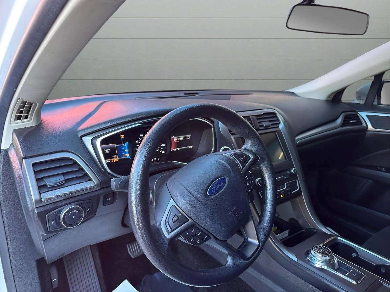 Used 2017 Ford Fusion SE w/ Fusion SE Technology Package image 12