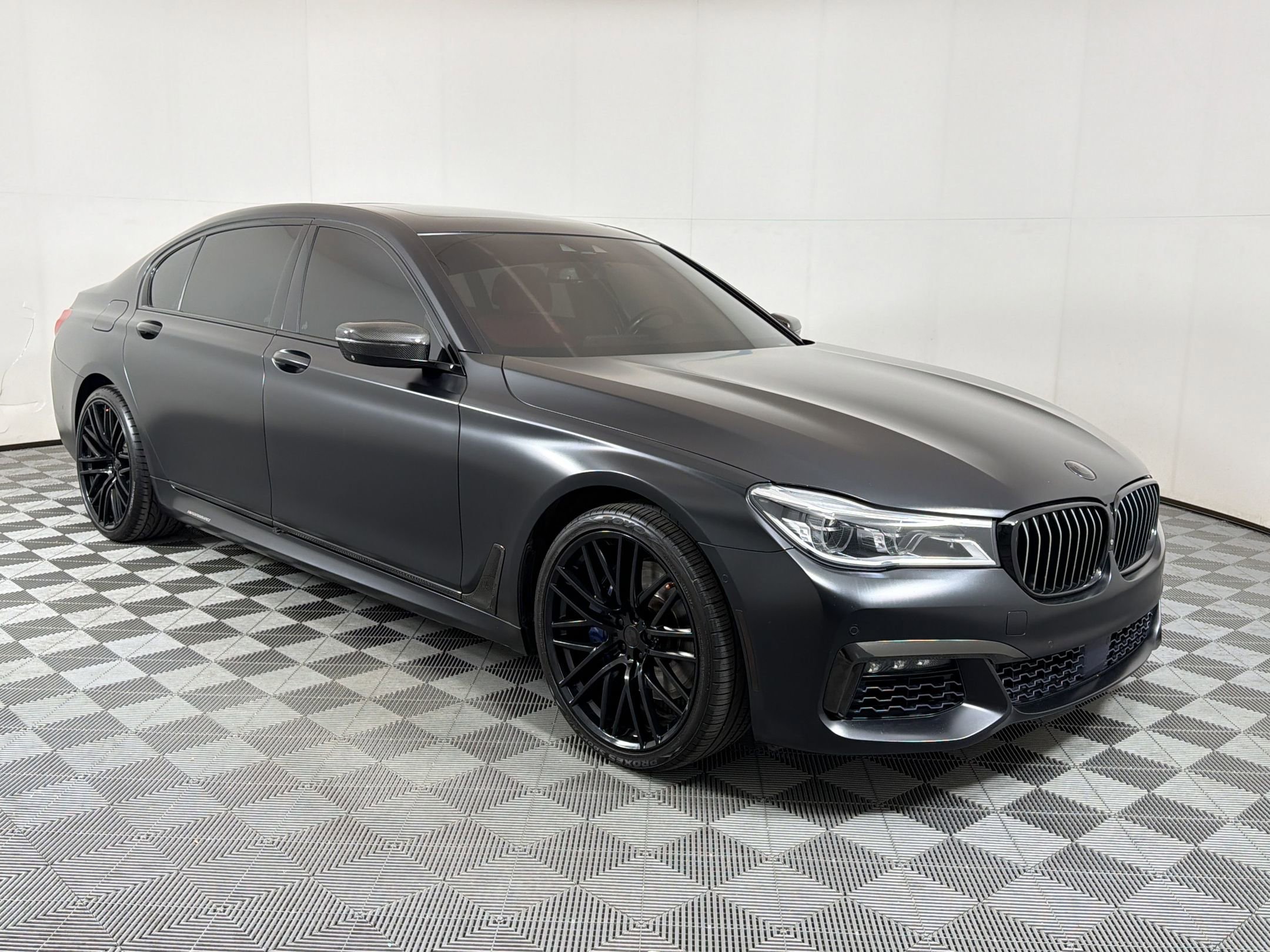 Used 2017 BMW 750i RWD image 8