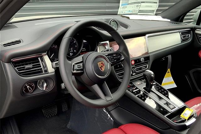 Certified 2026 Porsche Macan AWD/4WD image 4
