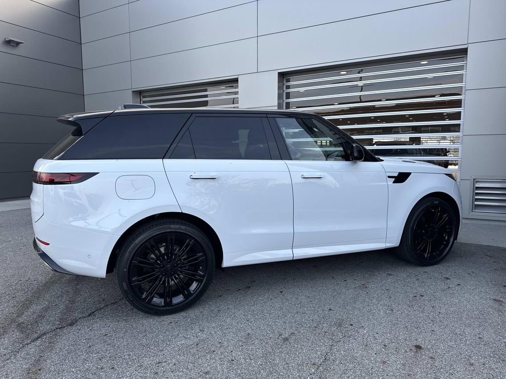 New 2026 Land Rover Range Rover Sport Dynamic SE AWD/4WD image 7